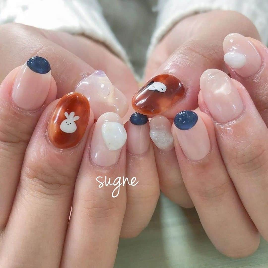 ネイル アイ サロン スグネさんのインスタグラム写真 - (ネイル アイ サロン スグネInstagram)「かわゆ  #ゆるネイル #sugne #nail  #nailart #ネイル #ネイルデザイン #カジュアルネイル #ショートネイル #ネイル #ニュアンスネイル #ニュアンスアート #大人っぽいネイル #高田馬場ネイル #高田馬場 #네일 #네일스타그램  #手描きネイル」11月15日 8時57分 - naileyesalonsugne