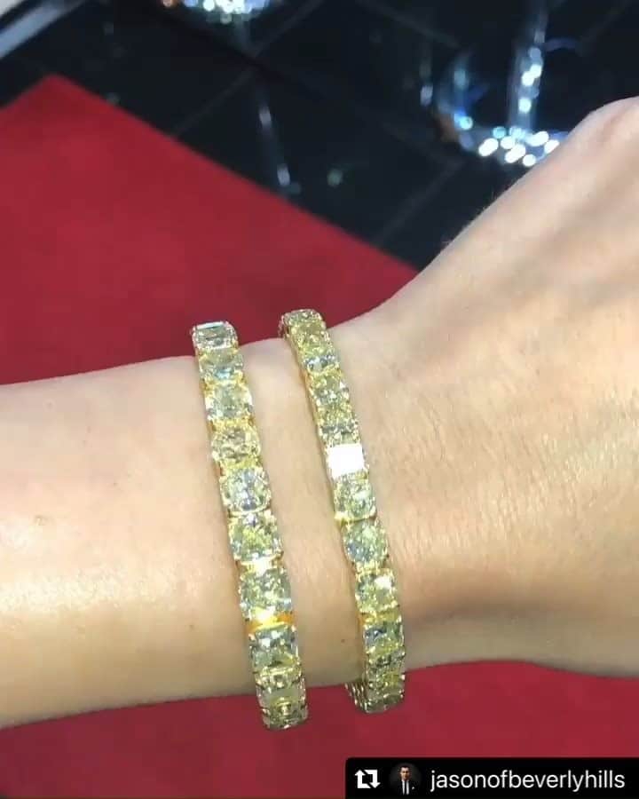 Jason of Beverly Hills Tokyoのインスタグラム：「#Repost @jasonofbeverlyhills with @make_repost ・・・ Sometimes you can walk into a room of crowded people and not say a word because it’s what’s on your wrist that does the talking for you❗️ #JasonOfBeverlyHills  -  #luxury #fashion #jewelry #diamondbracelet #diamonds #bracelet #womensbracelets #luxurylifestyle #jewelrydesign #jewelrydesigner #beverlyhills」