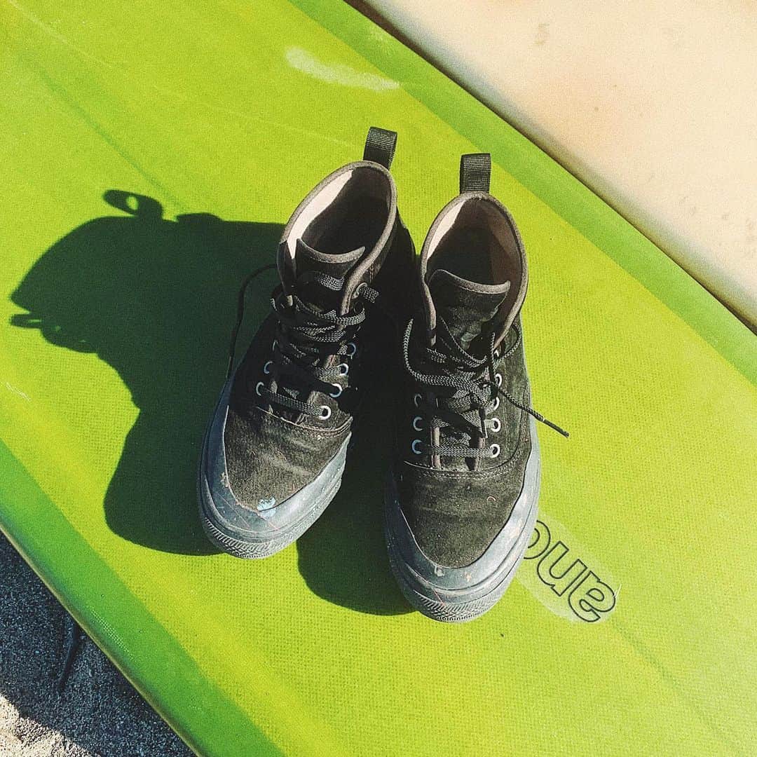 シービーズのインスタグラム：「The Mariners Boot, posted somewhere along the Big Sur coastline.  📷: @_djjavier   #letsgetcasual」