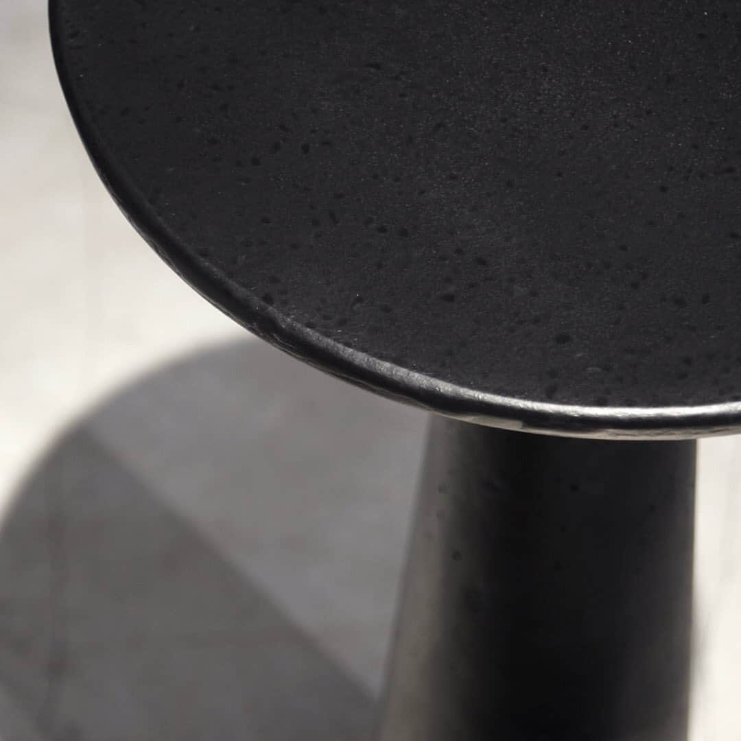 Baxter Japan / バクスター ジャパンさんのインスタグラム写真 - (Baxter Japan / バクスター ジャパンInstagram)「Small table : JOVE Design : @dragaandaurel   Baxter Tokyo 東京都港区南青山4-18-16 フォレストヒルズ WESTWING B1F 営業時間 : 11:00~18:00 定休日：火曜・水曜 電話：03-5413-8913  http://baxter-japan.jp/ ・ ・ ・ #baxter #baxtermadeinitaly #baxtercinema #baxterjapan #baxtertokyo #tradition #traditional #madeinitaly #leather #instamood #instagood #instadaily #archilovers #design #interior #interiordesign #interiorstyling #picoftheday #バクスター #バクスタージャパン #バクスタートーキョー #イタリア家具 #インテリア #モダンインテリア #家具 #ソファ #椅子 #テーブル #ベッド」11月15日 20時05分 - baxter_japan