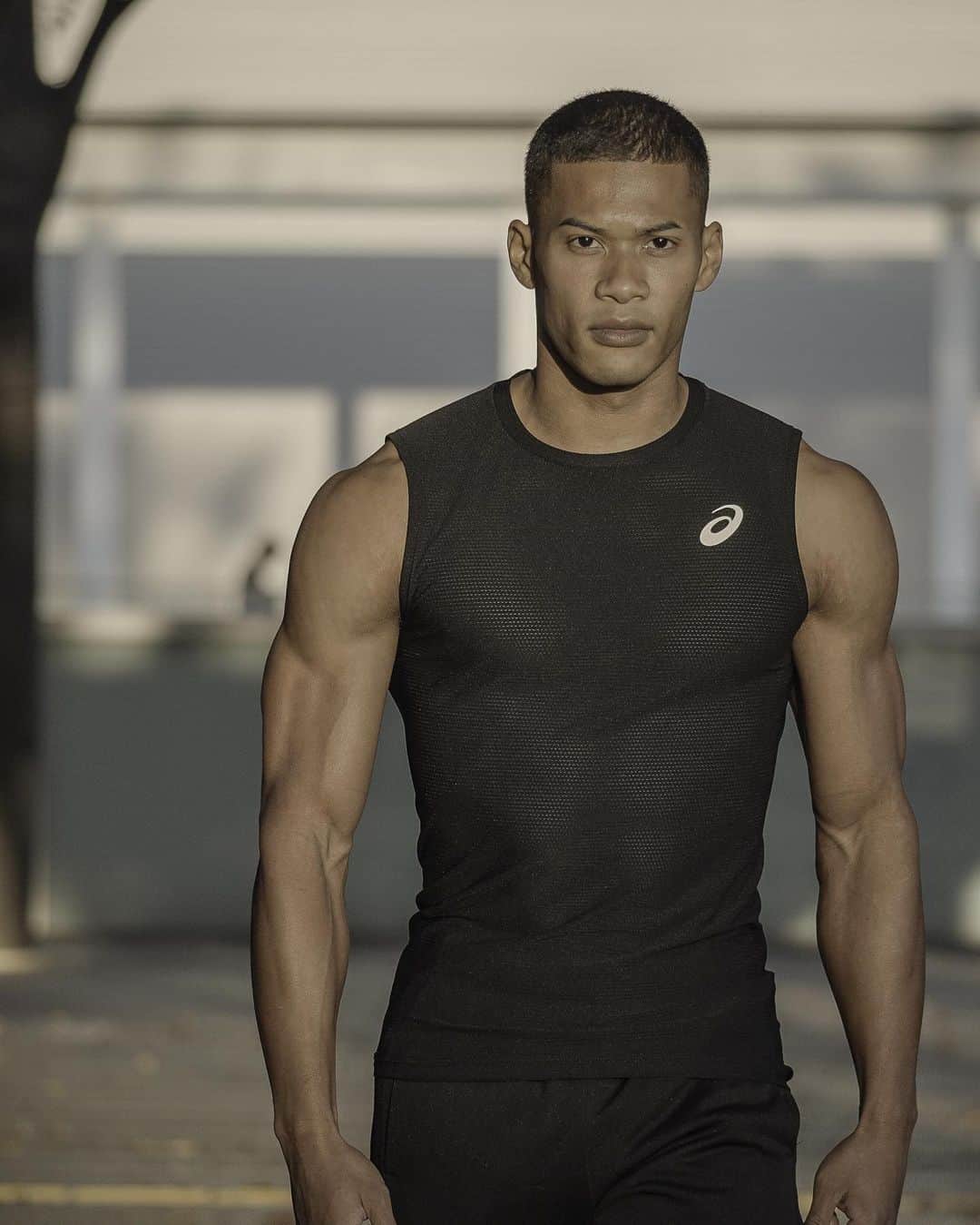 ウォルシュ・ジュリアンのインスタグラム：「歩くマネキン  #asics #fitness #workout #trackandfield  #ワークアウト #フィットネス #陸上」