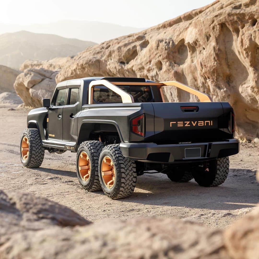 HYPEBEASTさんのインスタグラム写真 - (HYPEBEASTInstagram)「@hypebeastcarclub: @rezvanimotors has unveiled its new Hercules 6×6 Military Edition. It can be fitted with either a 3.6-liter V6 producing 285 HP, a three-liter V6 TurboDiesel producing 260 HP, a 6.4-liter SRT Hemi V8 delivering 500 HP, or the full-bodied seven-liter supercharged V8 delivering 1,300 HP. The top-spec model will also produce 989 lb-ft of torque, which is driven through the eight-speed transmission taken from the Dodge Ram TRX. Find out more details by hitting the link in our bio. It’s available now with prices starting from $325,000 USD. ⁠⠀ Photo: Rezvani」11月15日 19時58分 - hypebeast