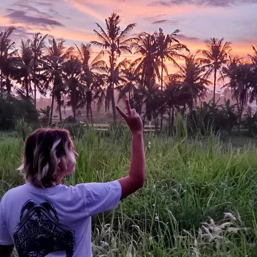 ジョーディン・バラットのインスタグラム：「photo dump bc this place is unbelievably beautiful! 🇮🇩💙」