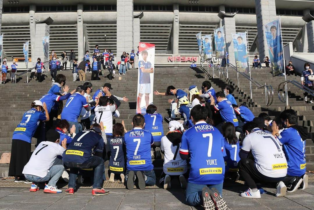 大津祐樹さんのインスタグラム写真 - (大津祐樹Instagram)「・ 1人1人がやれることができた試合。 この気持ち、プレーを続けていこう。 ホーム最終戦応援ありがとうございました😊  ユニフォームの写真もいただきあらためて いつも応援ありがとうございます📣  #fmarinos #KeepSailTogether #すべてはマリノスのために」11月15日 20時01分 - o2yuki