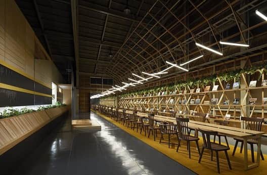 GERVASONI JAPAN / ジェルバゾーニ ジャパンのインスタグラム：「【 納品事例 / Works 】  物件名 : 某企業Factory Office  設計：株式会社乃村工藝社  ITEM / GRAY21.23.24  【問い合わせ】 南陽オモビト株式会社 / GERVASONI TOKYO TEL：03-5413-3274 MAIL：info@gervasoni.jp  #gervasoni #gervasonitokyo #gervasoni1882 #gervasonitour #works #furniture #design #interiordesign #interior #paolanavone #納品事例 #ジェルバゾーニ #ジェルバゾーニトーキョー」