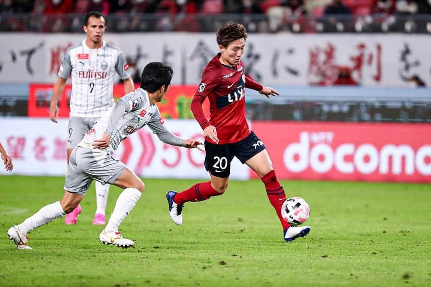 三竿健斗さんのインスタグラム写真 - (三竿健斗Instagram)「vs 川崎フロンターレ　1-1 draw﻿ ﻿ いろいろな方々が尽力し、﻿ あのような状況で無事に試合が﻿ 開催されたことに感謝しています。﻿ ﻿ また、スタジアムまで足を運んでくれて﻿ 一緒に戦ってくれたサポーターの皆さん﻿ ありがとうございます。﻿ ﻿ 残り少ない試合もより一層団結して﻿ 戦います🦌🔥﻿ ﻿ #Jリーグ#jleague#DAZN#football﻿ #鹿島アントラーズ#kashimaantlers﻿ #antlersfamily﻿ #川崎フロンターレ﻿ #三竿健斗#kentomisao﻿」11月15日 20時03分 - kento_misao