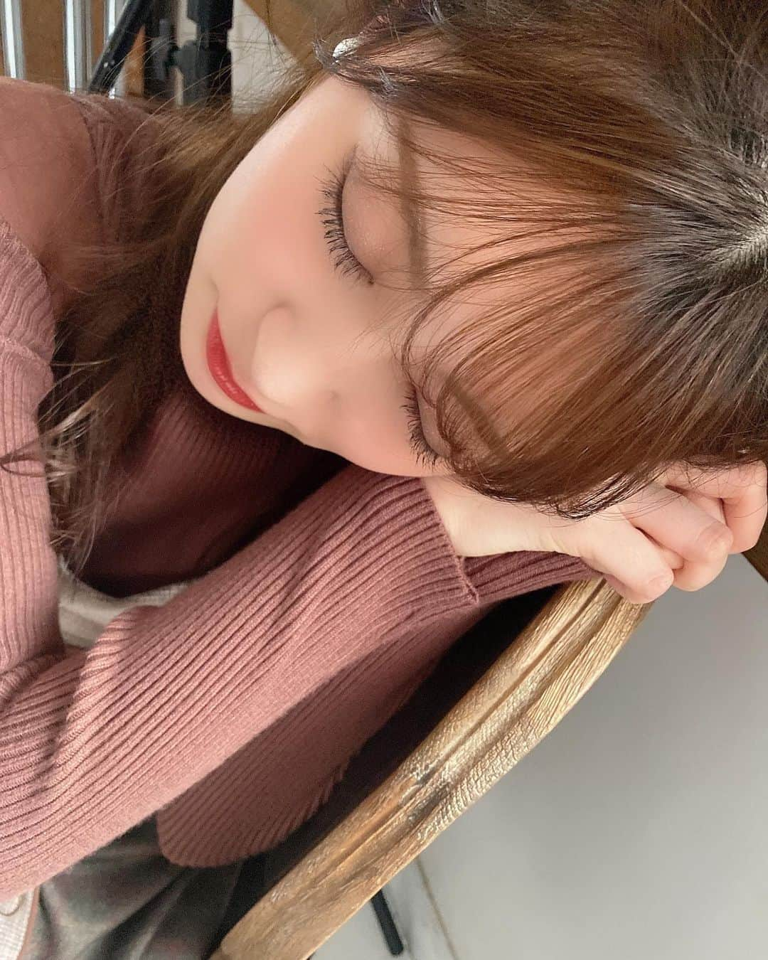 吉田朱里さんのインスタグラム写真 - (吉田朱里Instagram)「#Queentet本 オフショットー❤️ すーごい眠かったの💭💭」11月15日 20時05分 - _yoshida_akari