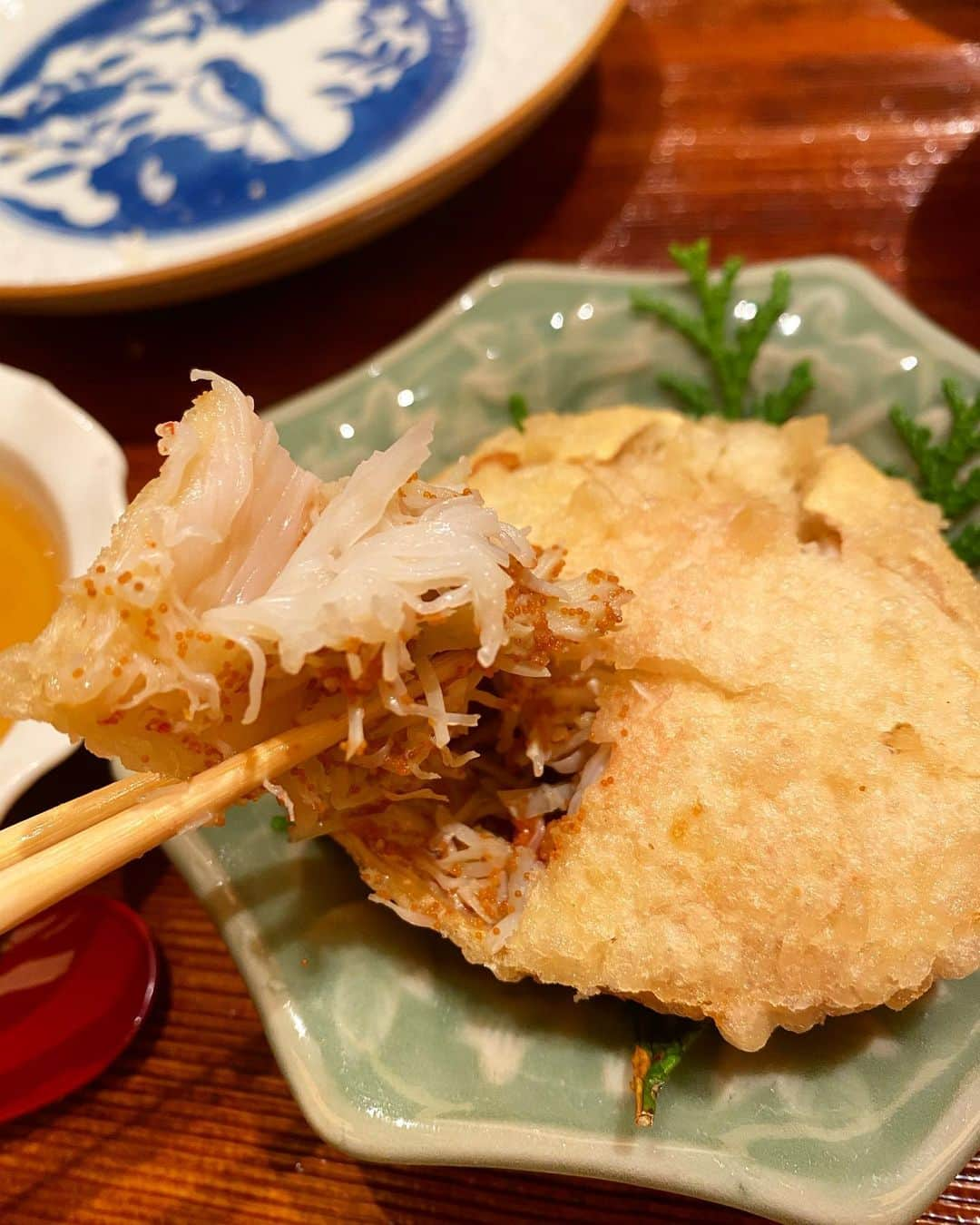 濱野りれさんのインスタグラム写真 - (濱野りれInstagram)「The season of Crab 'TAKIYA'🍤 I've posted this restaurant many times, but I'll declare again. "The best Tempuia Restaurant in Japan" (for me♥️)"❣️ This is the only tempura restaurant with a novel style that overturns traditional Japanese tempura👶♥️ . やっと食べれた蟹の季節の'たきや'さん🍤 思い出のお店だからまた来れてよかった🥺✨ 変わらない味と、季節の素材を織り交ぜた たきやわーるど、大好き❣️ . . #rirelog #takiya #tempura #azabujuban #tenpura #tokyofoodie #tokyofoodies #tokyoeats #tokyogourmet #japanesefoods #japanesefoodlover #eatlover #tabelog #美食 #日本食 #麻布十番 #麻布十番グルメ #天ぷらたきや #たきや #日本食 #和食 #予約困難店 #食べログ高評価 #グルメ女子 #食べログ4」11月15日 18時32分 - riregram