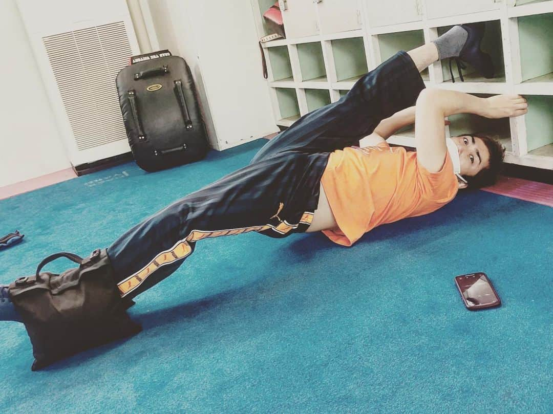 松浦新のインスタグラム：「ストレッチ。#action #actor #training  #kungfu #gym」