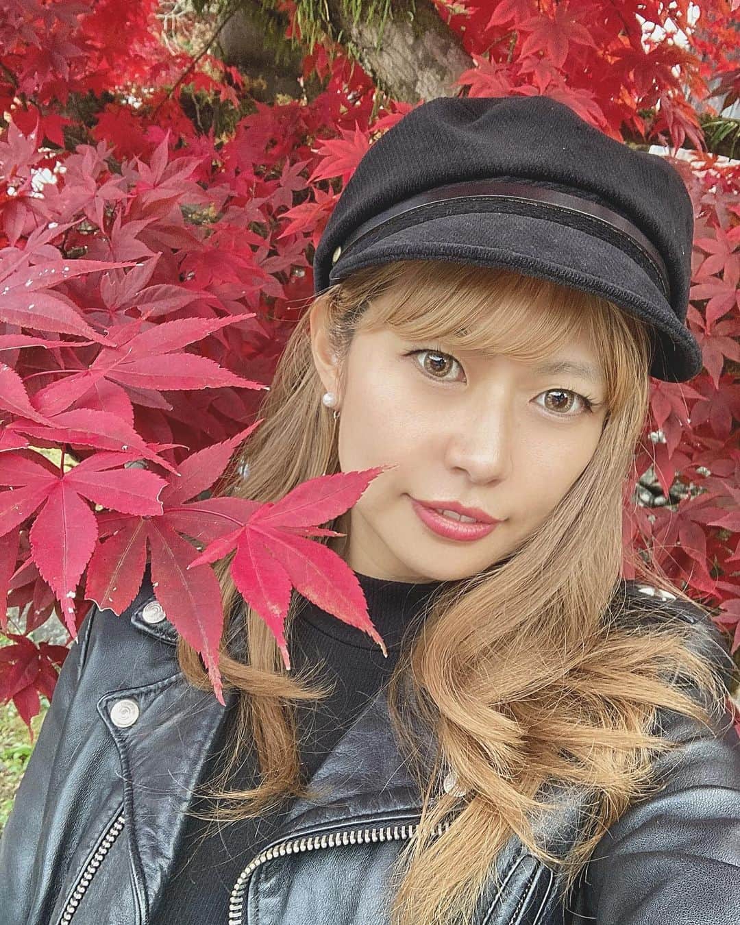 ちほのインスタグラム：「最近もっぱらすっぴん肌で過ごしてるから、もっともっと【美肌】を極めるために プラセンタの塗り薬げっとした！ 購入サイト👉@unidru_i  プラセントレックスはヒトの胎盤から抽出した プラセンタを使ったジェルで、 シミやニキビ跡、肌のたるみ、肌トラブルの改善、 アンチエイジングに効果があると😳😳😳  気になるニキビ跡があるから、 まずはそこから消し去ってみようと思う！  #ユニドラ#プラセントレックス #PR」
