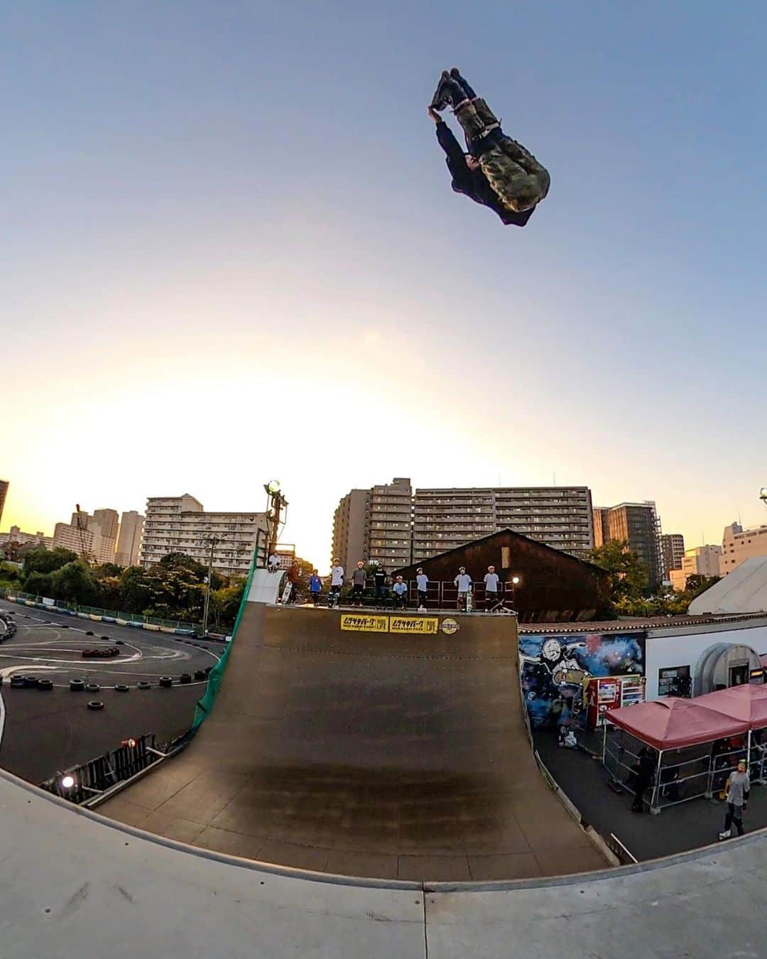 安床武士のインスタグラム：「The AIR. 📷 #gopromax . @goprojp  at @murasakiparktokyo . . @usdskates  @goodskates_inc  @canamonroad_japan  @lzbn_official  @papasu1048  . #usdskates #usdaeon #aeon72 #rollerblading #inlineskate #rollerfreestyle #takeshiyasutoko #goprojp #gopro #インラインスケート #ローラーブレード #安床武士」