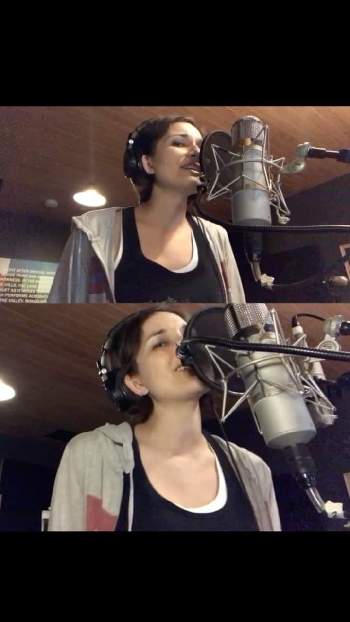 のインスタグラム：「This is a little behind the scenes from when I recorded “It’s on you” with @nicmandersmusic in New Zealand! He has produced sooo many of my songs and mixed most of my songs in the last ten years and as you will see on this video he is a master triangle player. It was a blast working with him again for this one. 🥳 and I wish I still had videos from the writing session with @munnyspice and @khaledzou but I couldn’t find it. 💔 #newsong #original_music #originalmusic #singersongwriter #selfcare #bts #studiorecording」