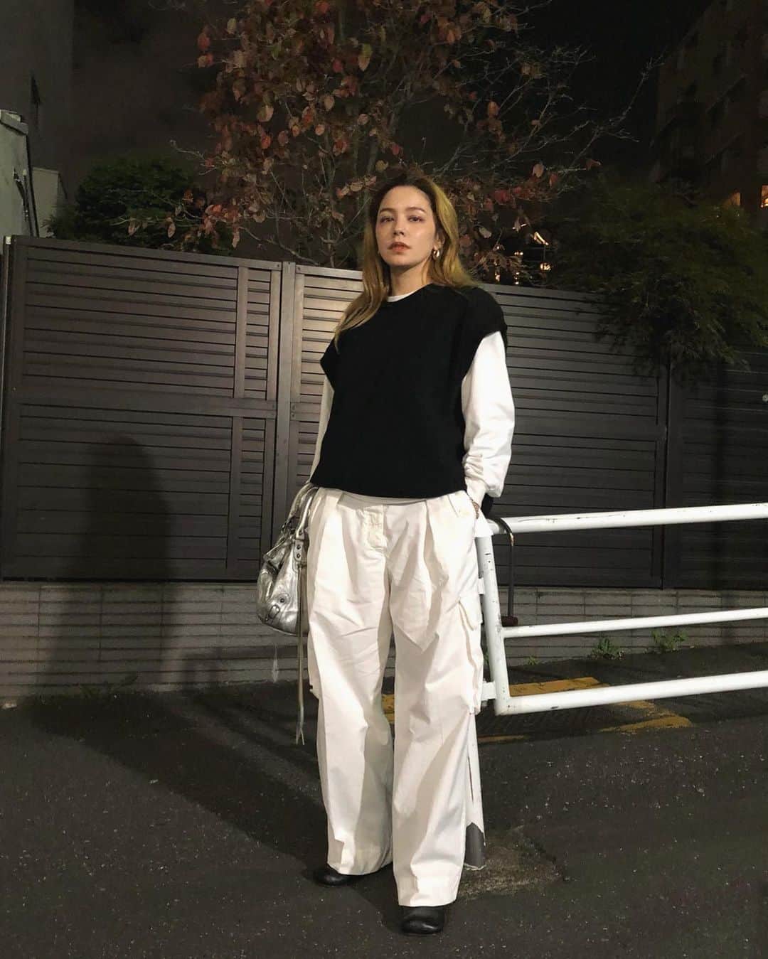 ステファニーのインスタグラム：「🖤🤍🍁 メンズライクな日。」