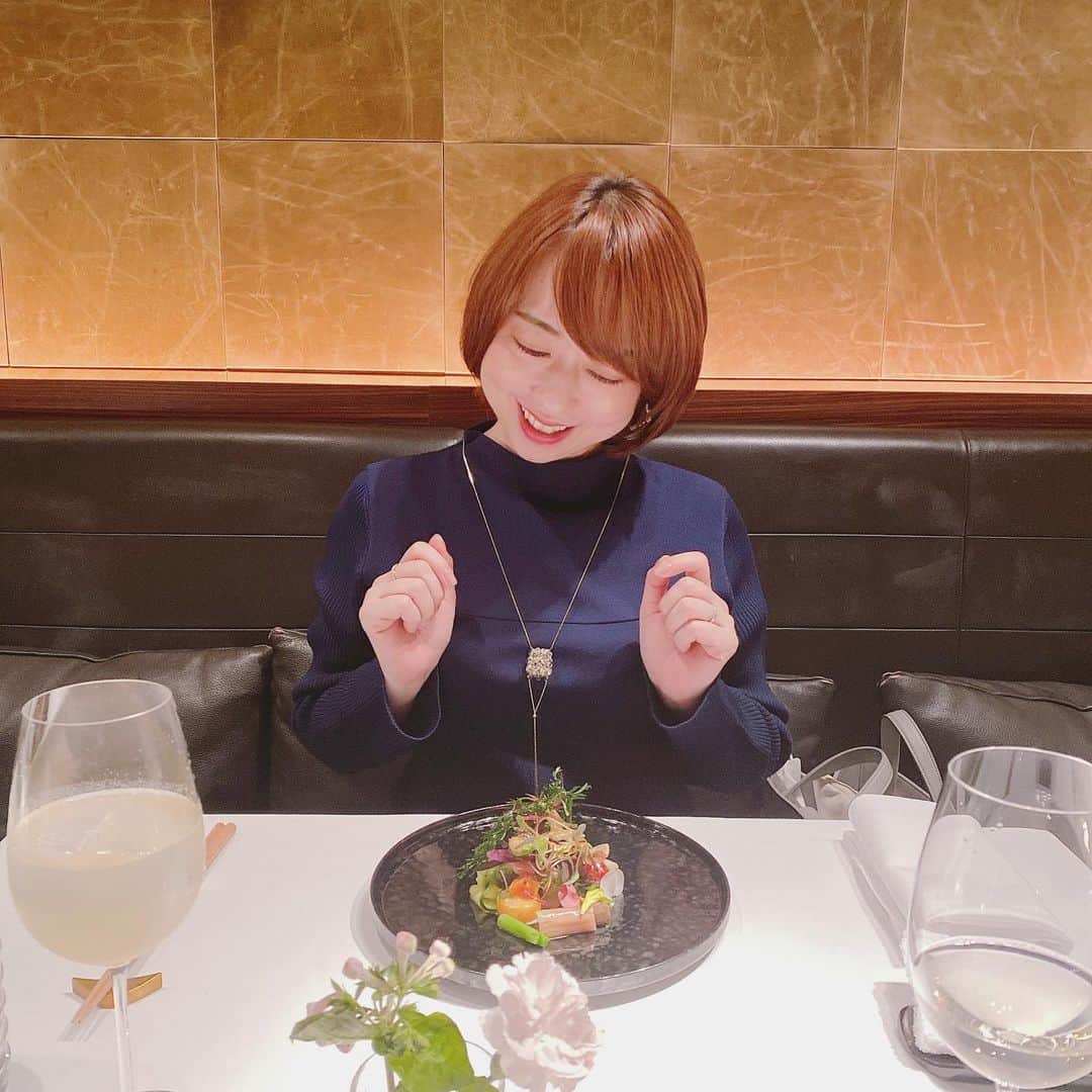あいりさんのインスタグラム写真 - (あいりInstagram)「先日は私の誕生日にたくさんのお祝いメッセージをありがとうございました🙇‍♀️✨ 皆様の優しいお言葉がすっごく嬉しかったです😭  昨日の夜、ディナーに行ってきました🍽💓 とっても美味しい料理をいただき、幸せな時間を過ごすことができました🙌  そして今日はお仕事をして、さっき帰ってきました〜🚅💨 少しゆっくりします☺️  #お誕生日 #誕生日 #誕生日ディナー #長谷川稔lab」11月15日 18時56分 - airi_happy