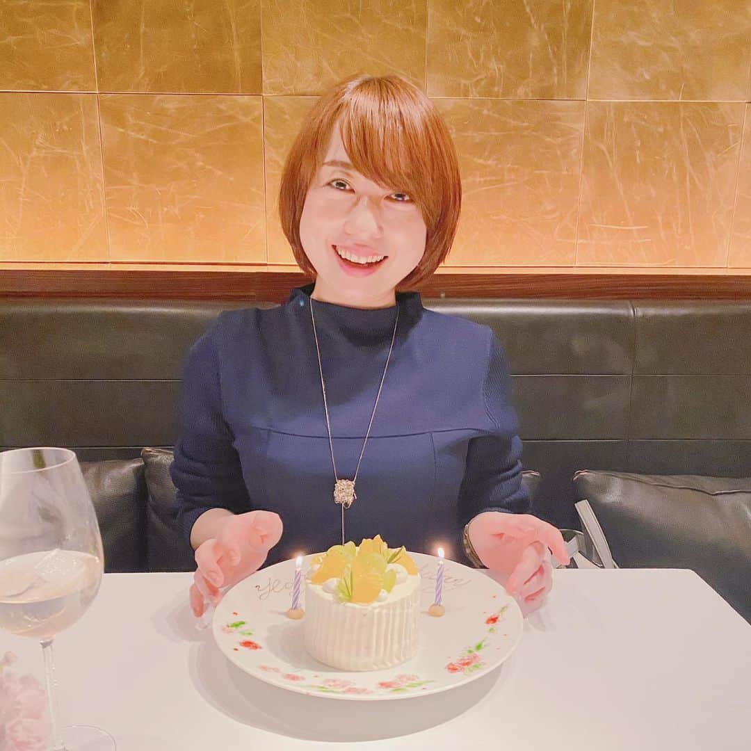 あいりさんのインスタグラム写真 - (あいりInstagram)「先日は私の誕生日にたくさんのお祝いメッセージをありがとうございました🙇‍♀️✨ 皆様の優しいお言葉がすっごく嬉しかったです😭  昨日の夜、ディナーに行ってきました🍽💓 とっても美味しい料理をいただき、幸せな時間を過ごすことができました🙌  そして今日はお仕事をして、さっき帰ってきました〜🚅💨 少しゆっくりします☺️  #お誕生日 #誕生日 #誕生日ディナー #長谷川稔lab」11月15日 18時56分 - airi_happy