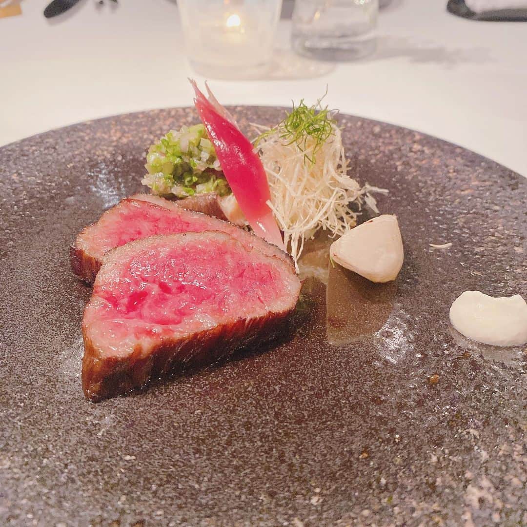 あいりさんのインスタグラム写真 - (あいりInstagram)「先日は私の誕生日にたくさんのお祝いメッセージをありがとうございました🙇‍♀️✨ 皆様の優しいお言葉がすっごく嬉しかったです😭  昨日の夜、ディナーに行ってきました🍽💓 とっても美味しい料理をいただき、幸せな時間を過ごすことができました🙌  そして今日はお仕事をして、さっき帰ってきました〜🚅💨 少しゆっくりします☺️  #お誕生日 #誕生日 #誕生日ディナー #長谷川稔lab」11月15日 18時56分 - airi_happy