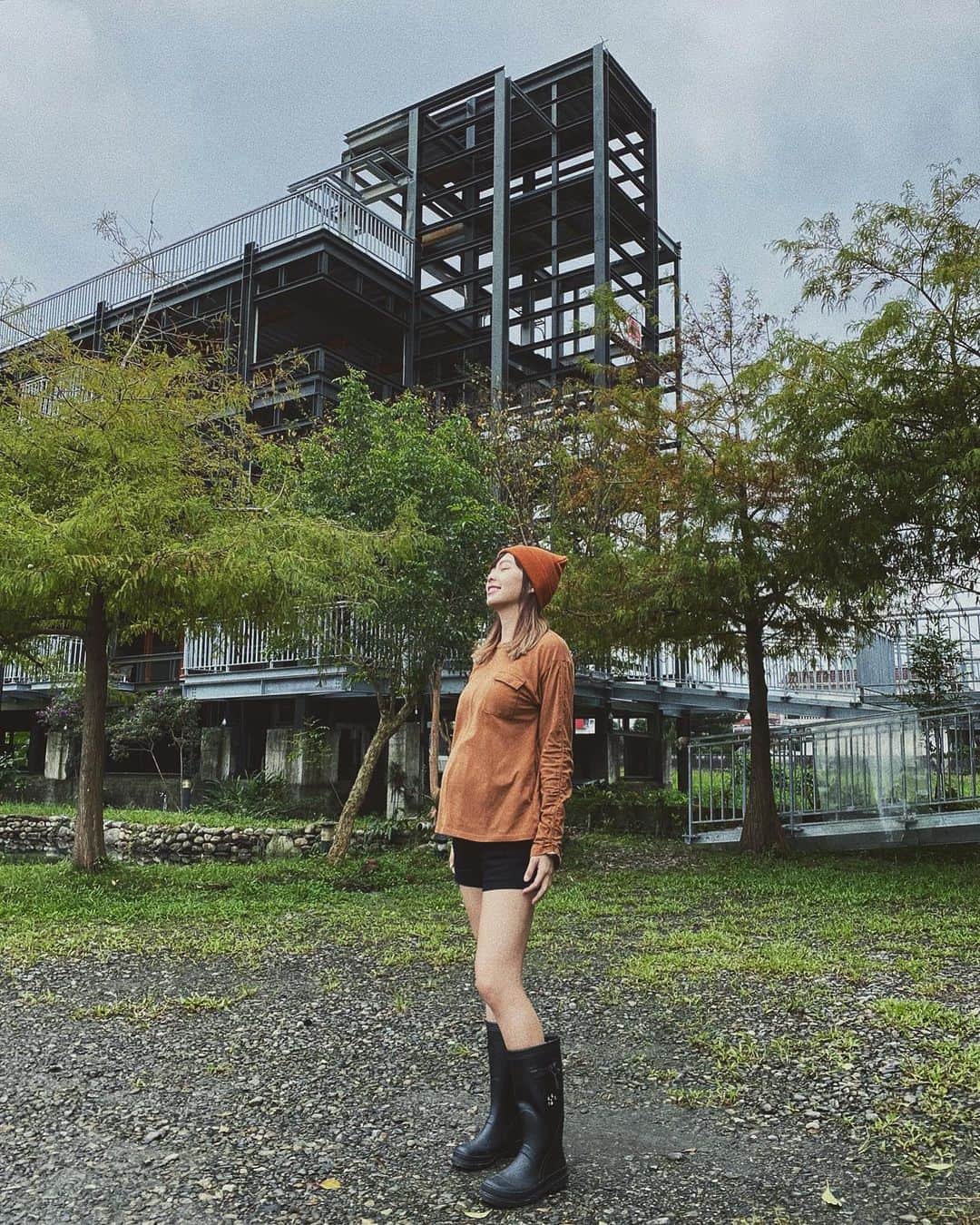 Dewi Chienのインスタグラム：「🌳🐿️出來吸收芬多精。 #肚子神速長 #好像一顆球」