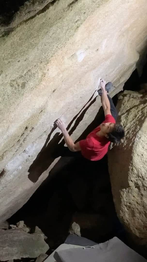 渡邉海人のインスタグラム：「It was a magnificent day at Mt. Mizugaki. I did the Decided v14, Rise v12, Hare v12 in a day!!!!!! I can’t explain how it was. I don't even know what happened to me😂 I’m on my way to next boulder 🔥 ・ @monturajapan  @montura_official  @frictionlabs  @eyecandyworks  @rollfilm_suck  @suuuuupastrong  #bouldering #climbing #helloclimber #外岩 #クライミング」