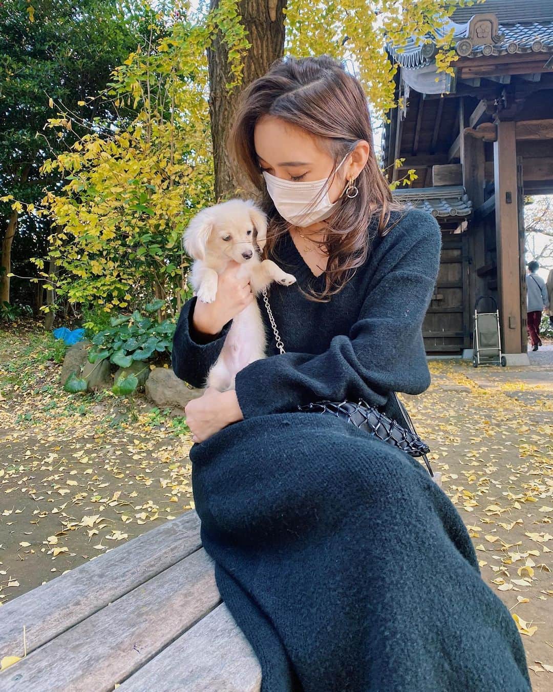 佐々木彩乃のインスタグラム：「ｓｕｎｄａｙ🐶💫 EVRISのロングニットワンピが楽ちんカワイイ❤️ アウターもブーツも全部 @evris_official」