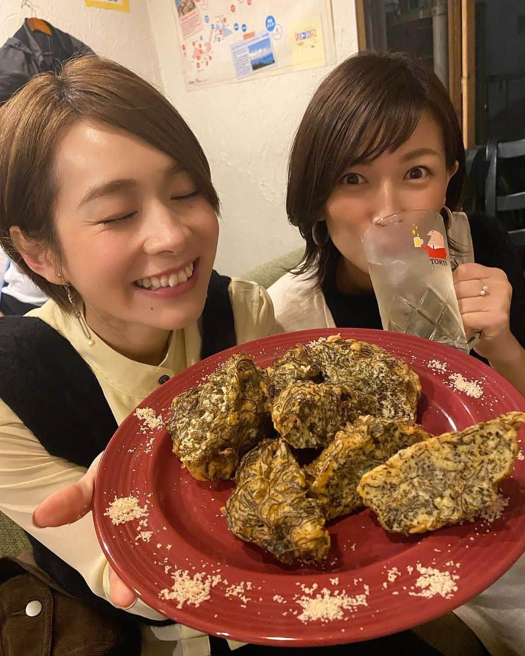 酒井瞳さんのインスタグラム写真 - (酒井瞳Instagram)「宮崎に居た期間でいっぱい食べました😋❤️  宮崎はお米もお肉もお魚もお野菜もフルーツもスイーツもぜーんぶ美味しい🤤💕 宮崎は日照時間が長い県だからね、太陽エネルギーをたっぷり蓄えた栄養満点の美味しい食べ物が多いんだろな☀️🙌 お仕事でもたくさん食べたのにプライベートでもこんなに食べてしまった😂👏  ３枚目の定食は #そばの郷 ってお店🙌 ６枚目の #チキン南蛮 は #アデン というお店💁‍♀️美味しかったよぉぉ🤤✨ チキン南蛮は毎回絶対食べるの🤣笑 ７枚目は #延岡 に新しいケーキ屋さんが出来てたから行ってみた🍰 #toutou ってお店だよ☺️ 豆乳プリンが私は一番好きだったよ🥺✨(全部味見した😋笑) ８枚目は #平家の郷 宮崎のハンバーグといえばここ🙆‍♀️ ９枚目は以前ロケでお世話になった新鮮なお魚とイカが食べられる #酒菜屋diningまこ さん  気になるお店あったら行ってみてね😆どこも美味しいよ‼️  #宮崎 #宮崎県 #美味しい #ご飯 #スイーツ #いただきます #ごちそうさまでした #幸せ #食べるの大好き #グルメ」11月15日 19時06分 - s.sakaihitomi