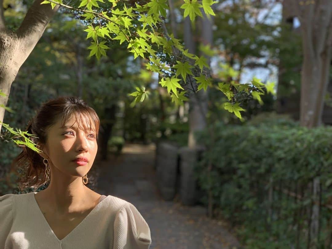 木本夕貴のインスタグラム：「🍁🍂  (撮影時だけマスクとってます)  📷　by okachan」