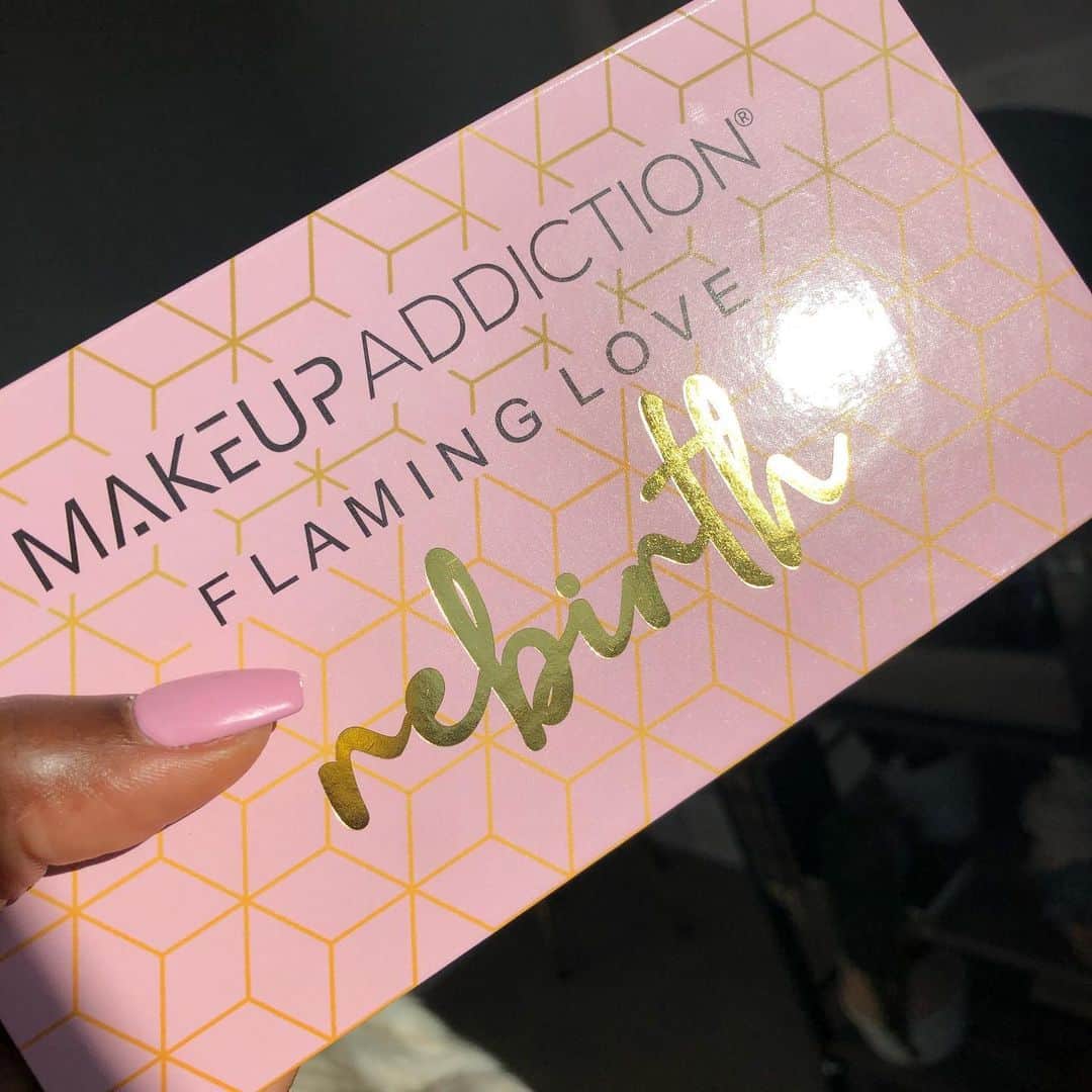 Makeup Addiction Cosmeticsさんのインスタグラム写真 - (Makeup Addiction CosmeticsInstagram)「Packaging goals 💕🥰  Flaming love  𝑅𝑒𝒷𝒾𝓇𝓉𝒽 will not only look beautiful on your vanity but it will also remind you that you need to love yourself unapologetically. #FlamingLoveYourself  Preorder finally open our site! 💕  #flaminglovepalette #flamingloverebirth #loveyourself #trendmood1 #makeupworldnews #trendmood #makeupaddictioncosmetics」11月15日 19時16分 - makeupaddictioncosmetics