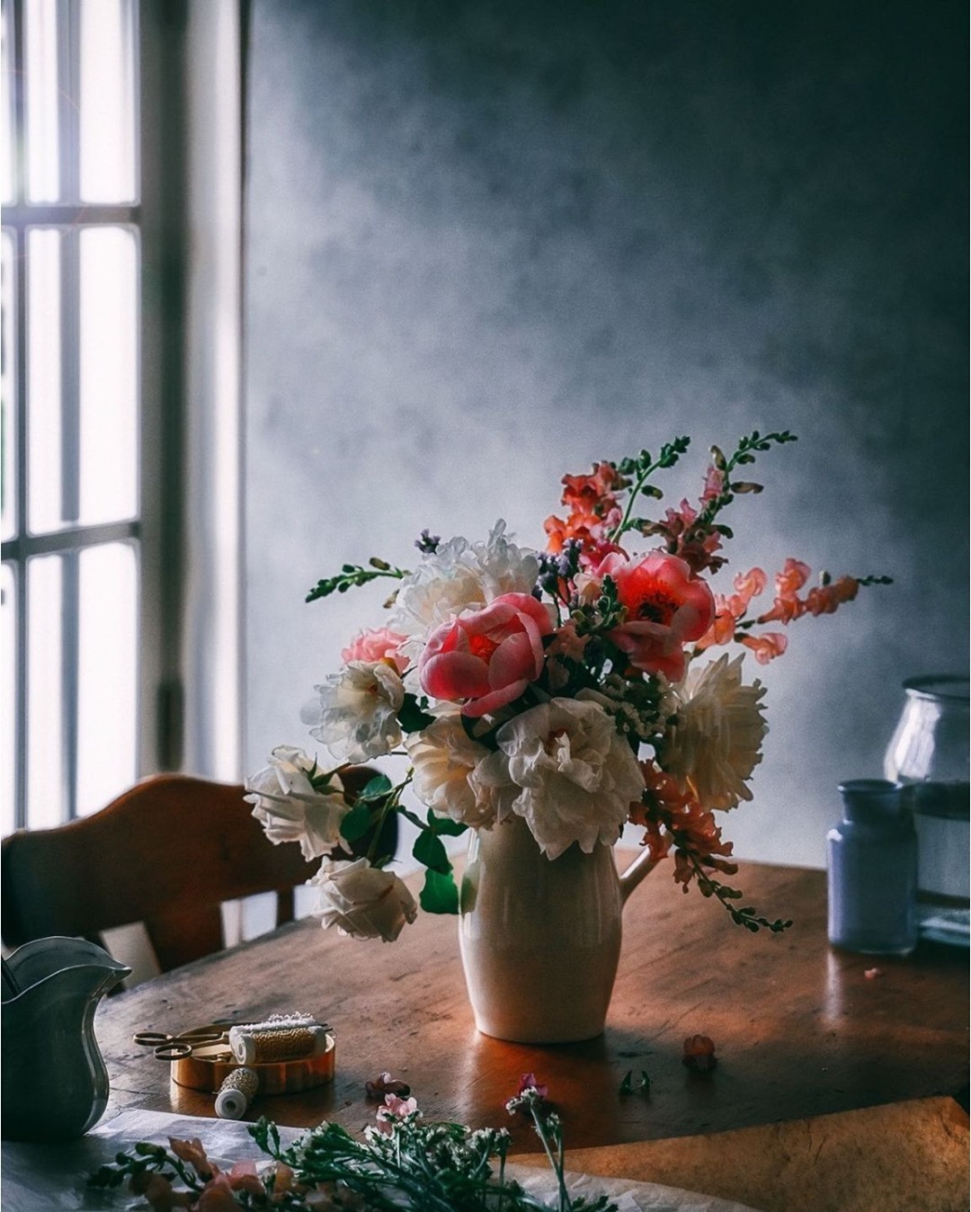 花の写真館のインスタグラム：「Photo by @toile_blanche.⠀ https://instagram.com/toile_blanche/⠀ .⠀ Original Post[投稿いただいたURL]⠀ https://www.instagram.com/p/CAOFQTNJ4lv/⠀ .⠀ 本アカウントは、 #私の花の写真 をつけてInstagramに投稿された皆さまの花の写真や、「花の写真館」Facebookページで投稿された花の写真を紹介します。⠀ 「花の写真館」Facebookページは、「 @floral.photograph 」のプロフィールにあるURLからご覧ください。⠀ .⠀ ※各自、政府、自治体など公的機関の指示に従った行動をお願いします。⠀⠀ 東京カメラ部および分室では、写真を「見る楽しみ」を提供することを通して、微力ながら皆様にわずかな時間でも癒しをお届けしたいと思っております。⠀ ※本アカウントは東京カメラ部がFacebook、Instagramのサービスを利用して運営しているもので、Facebook社・Instagramとは一切関係ありません。⠀ .⠀ #花の写真館 #floralphotograph #floralphoto #flower #flowers⠀ Follow: @floral.photograph」