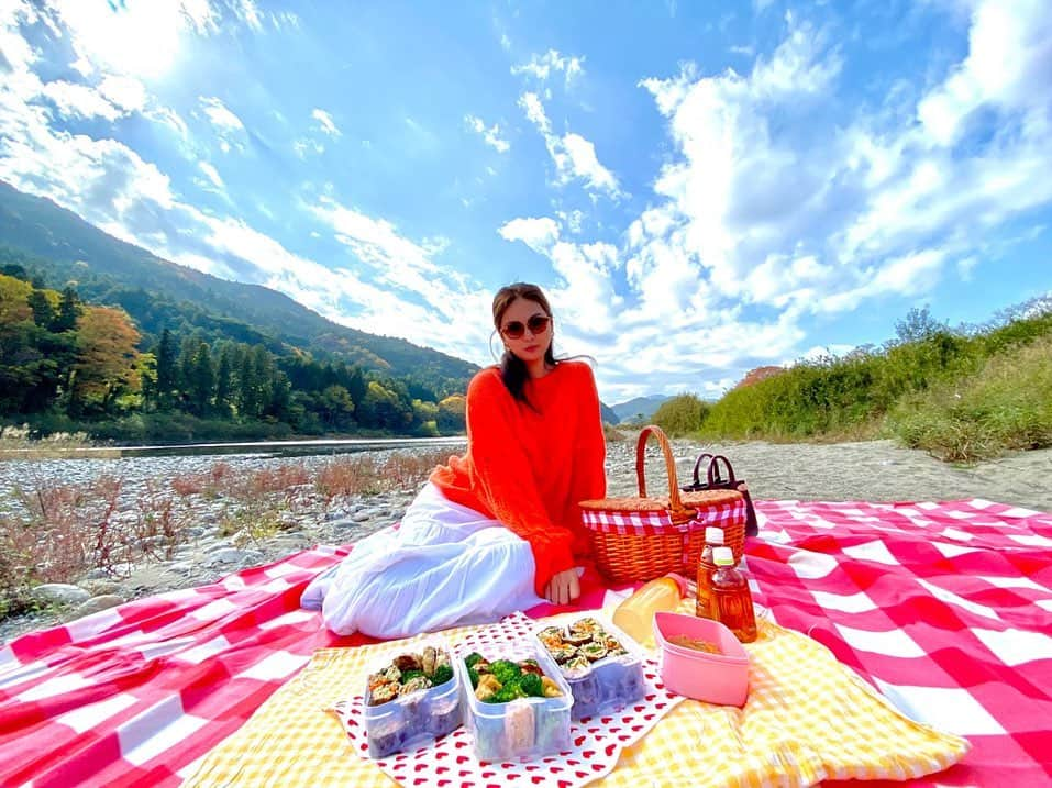 遊海 Yuumiのインスタグラム：「My Sunday ❤️ picnic at the riverside ❤️ #picnic #sunday #riverside #countryside #peace #happy #ピクニック　#日曜日　#三重県　#伊勢　#川　#秋」