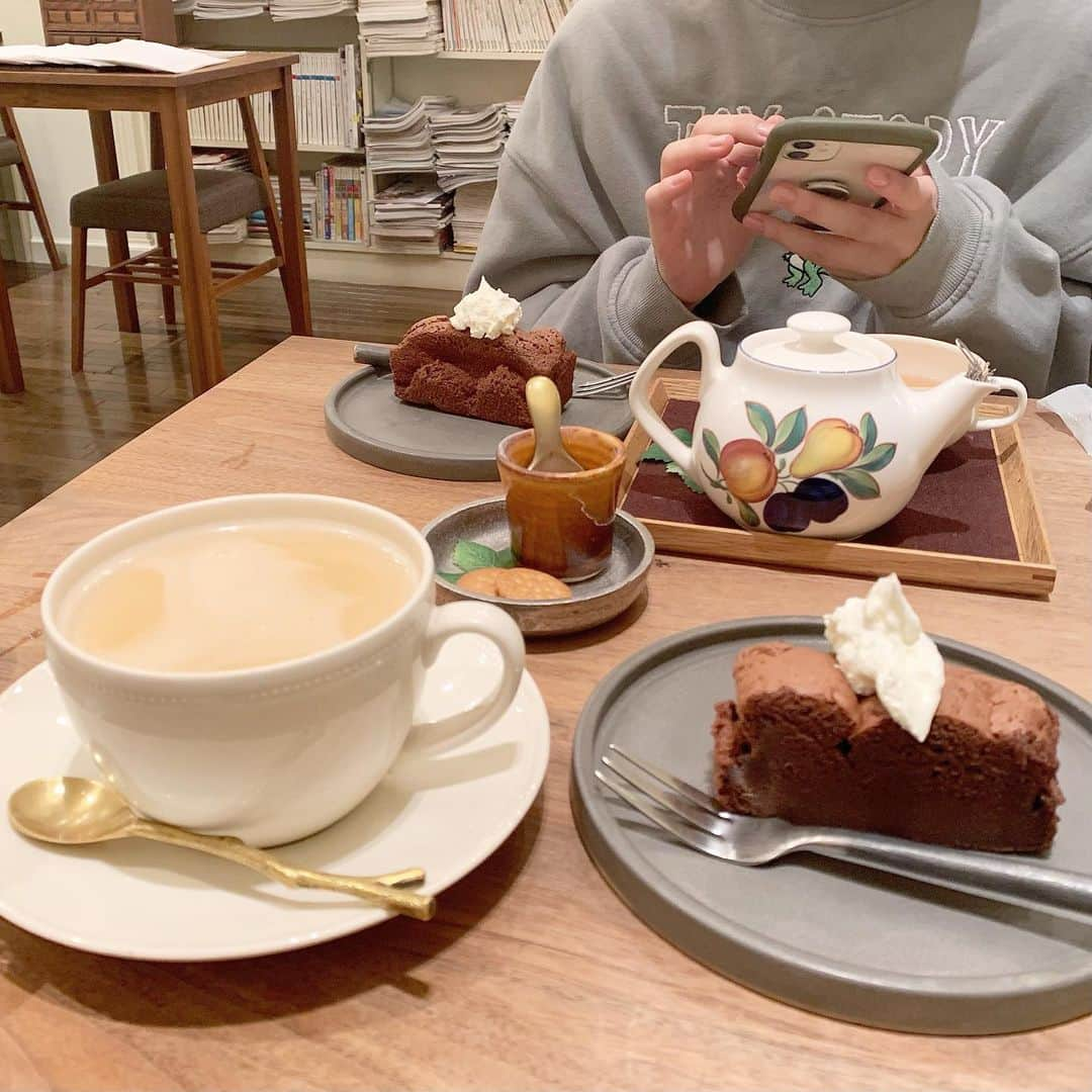 りかこさんのインスタグラム写真 - (りかこInstagram)「静かで良いカフェでした☕」11月15日 19時35分 - ri_reeee