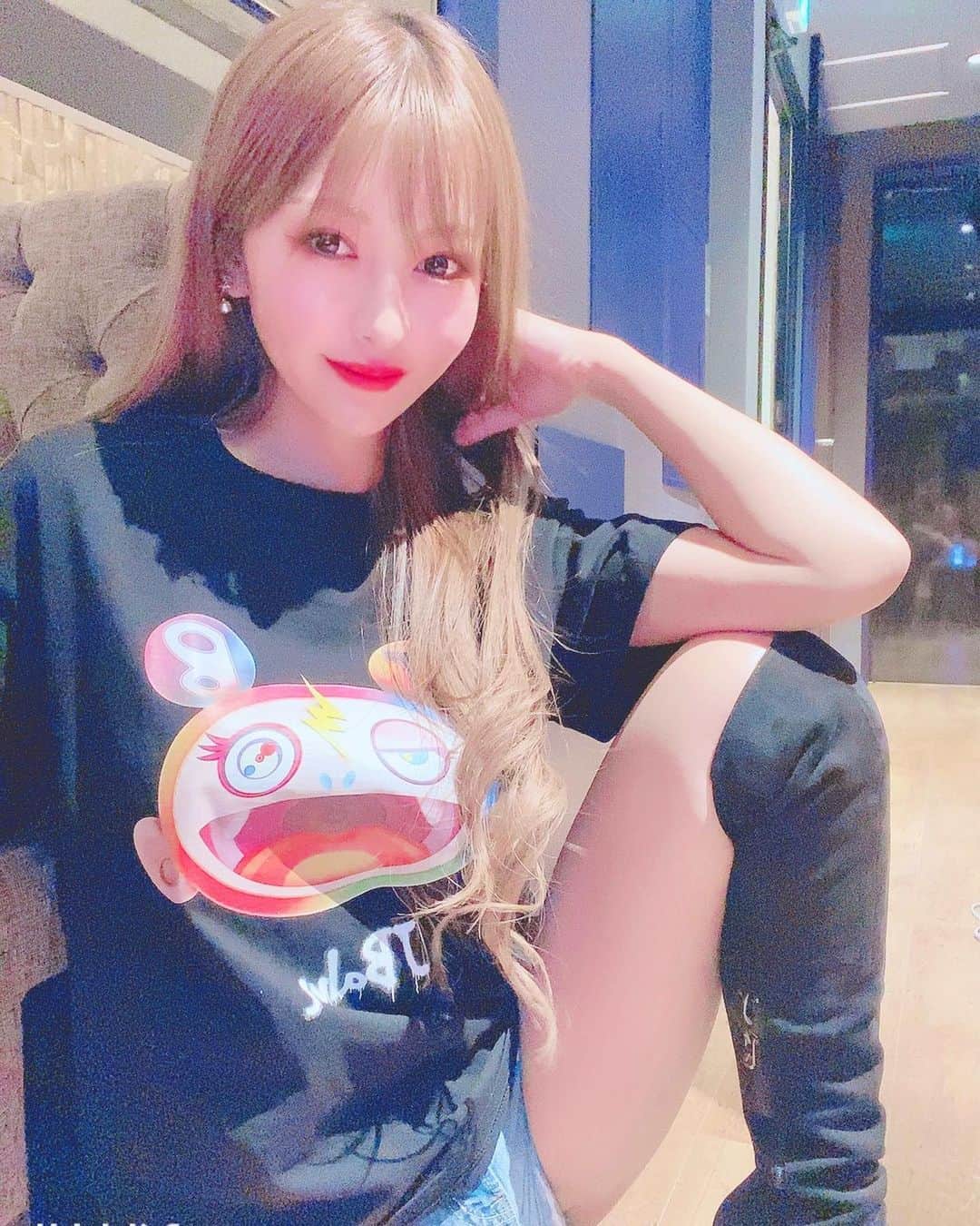 滝沢いおりさんのインスタグラム写真 - (滝沢いおりInstagram)「沖縄でキングダムF会長に買って頂いたお気に入りのTシャツ❤️ 昨日も着ちゃいました😆  #jbalvin #murakamitakashi #網タイ先生 #ショートパンツ」11月15日 19時36分 - takizawaiorir
