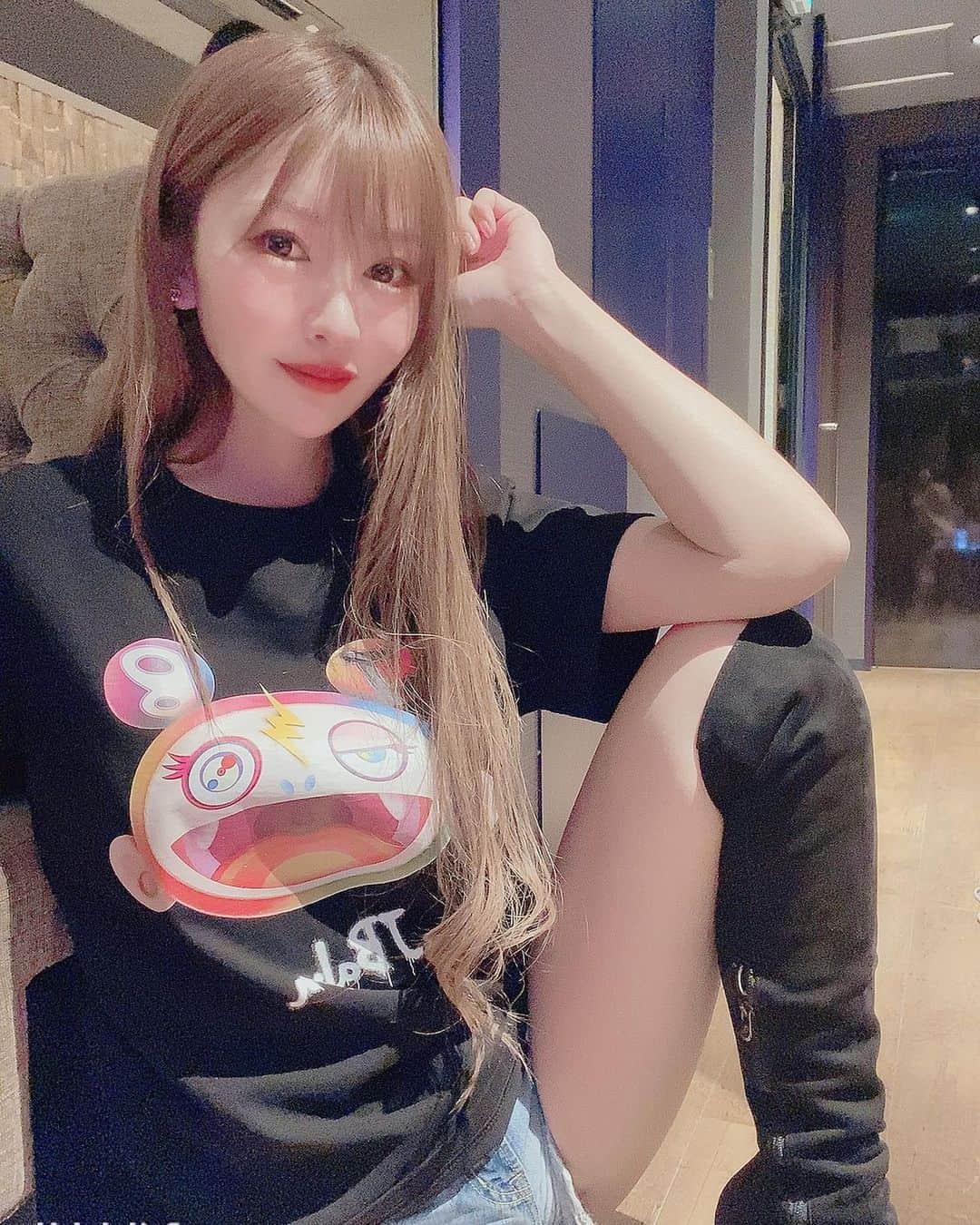 滝沢いおりさんのインスタグラム写真 - (滝沢いおりInstagram)「沖縄でキングダムF会長に買って頂いたお気に入りのTシャツ❤️ 昨日も着ちゃいました😆  #jbalvin #murakamitakashi #網タイ先生 #ショートパンツ」11月15日 19時36分 - takizawaiorir