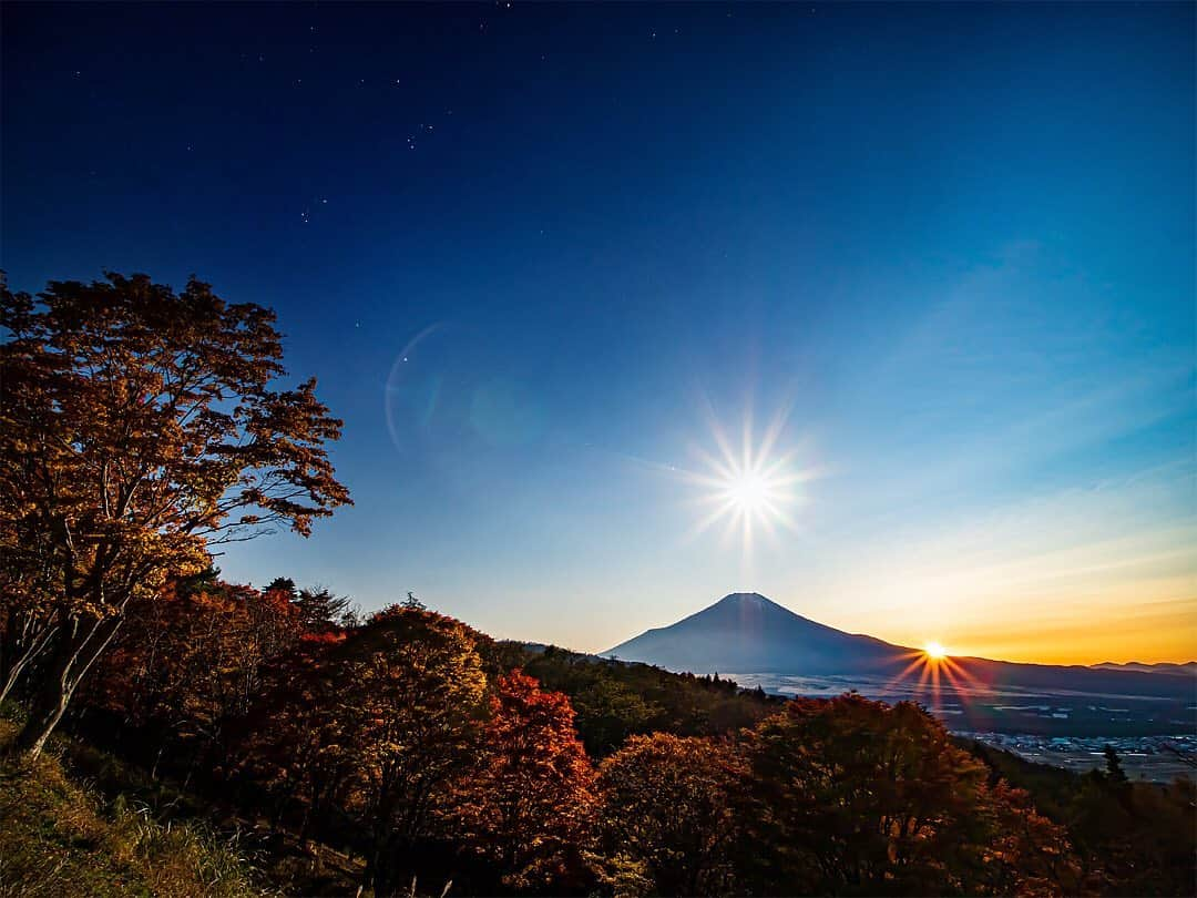 tomohiro koshikaのインスタグラム：「#retrip_yamanashi  #富士山🗻  #二十曲峠 ‪#timeblendedphotography‬ #tokyocameraclub #yourshotphotographer #snaplace #retrip_nippon #photo_travelers #landscapealma #landscape_love #landscapephotographymagazine #_thisisjapan #icu_japan_ #beautifuleview  #風景画像 #日本の風景🇯🇵 #絶景ジャパン  #日本の風景写真  #日本の風景を世界へ #風景写真が好きな人と繋がりたいたい #風景写真を撮るのが好きな人と繋がりたい」