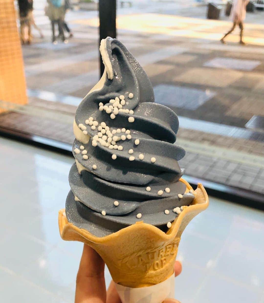 梶愛海さんのインスタグラム写真 - (梶愛海Instagram)「ジンベエザメソフト🍦とジンベエザメ🦈と睡眠中のサメ😴  久しぶりに水族館行ったりしてみると意外と面白かったです✨  #instagood #instalike #likesforlike #followme #水族館　#ジンベエザメ」11月15日 19時56分 - aimikajioffi