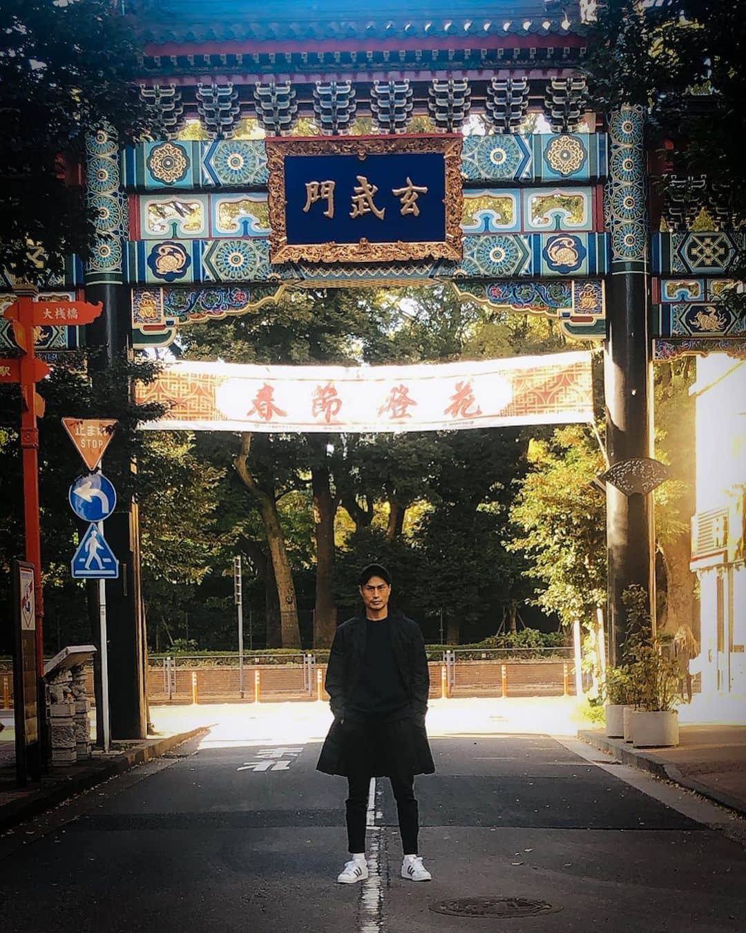 高木悠暉のインスタグラム：「玄武門🐢🐍  無病長寿。  #玄武 #四神 #玄武門 #無病長寿　#横浜 #横浜中華街 #中華街 #元町中華街」