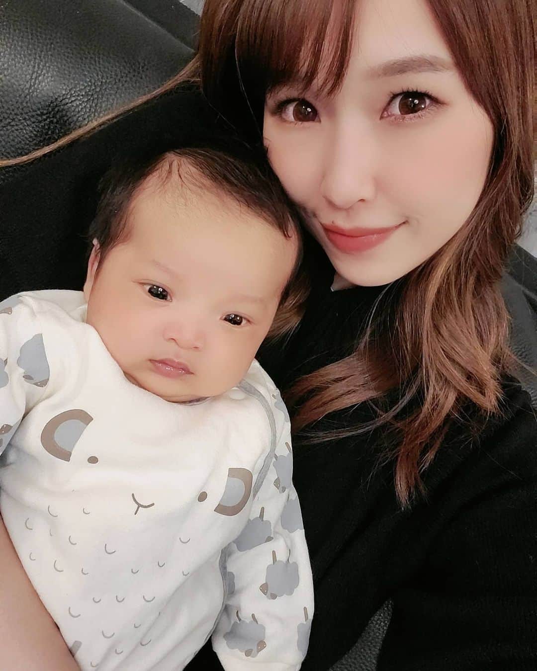 佐藤夏希のインスタグラム：「👶2shot📷💗  楽しい週末が終わってしまった😱💕 また明日から頑張るぞ👍  #男の子#男の子ママ#おやこーで #むすこーで #息子#息子ラブ #2歳#0歳#ママ#3歳差育児 #ママスタグラム#mama#mamastagram #mamanoko #ママリ#成長記録 #2児ママ#兄弟#babyboy #justborn#3歳差兄弟 #1ヶ月 #ベビスタグラム#生後1ヶ月」