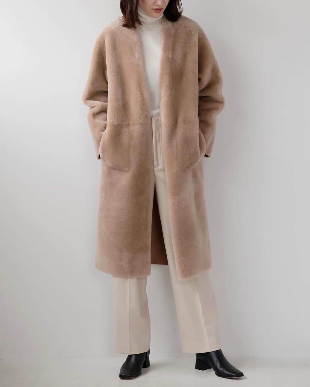 haunt Daikanyamaさんのインスタグラム写真 - (haunt DaikanyamaInstagram)「・ ・ -Winter Luxury- @haunt_daikanyama   Coat: BLANCHA @blanchaofficial  Knit: ARCH THE pants: ARCH THE @arch.the  .﻿ .﻿ .﻿ #haunt#hauntdaikanyama﻿ #2020fw#newarrival﻿ #hauntdaikanyama﻿ #blancha  #coat #mouton  #arch.the  #knit #pants #ハウント#ハウント代官山﻿ #新作#ファッション﻿ #ブランカ #コート #ムートンコート  #アーチザ #ニット #タートルネック #パンツ #ワイドパンツ」11月15日 19時53分 - haunt_daikanyama