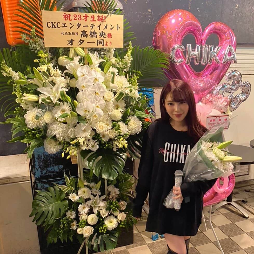 結城ちかさんのインスタグラム写真 - (結城ちかInstagram)「生誕祭ライブありがとうございました💗 普段、アイドルをしてないので 私にとってこの生誕祭は一年で一番楽しみな日でもあり、 不安な日でもありました。 だけどこの6年間、毎年生誕祭を開催できて 本当に嬉しかったし楽しかったです☺️ みんなには負担もかけてしまったし いつまでも甘えているのはよくないので ここで一旦お休みしますが 私は歌うことがとっても大好きです。 アイドルが大好きです。 だからまたいつか。きっと。 みんなの前で歌える日がきますように☺️」11月15日 19時53分 - chika_yuuki