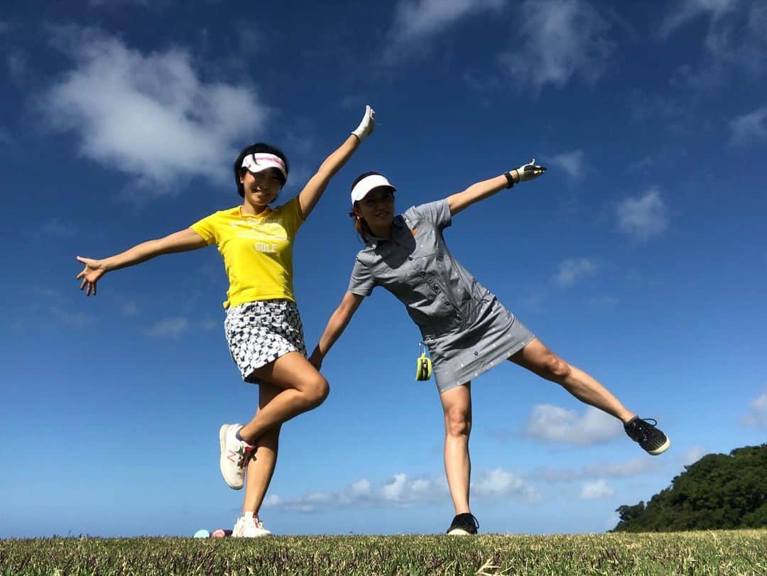 安藤あいかさんのインスタグラム写真 - (安藤あいかInstagram)「KONANと沖縄にゴルフしにいったんだよー！名護のゴルフ場だよー！ 海沿いがよかったんだ⛳️ 天気も良すぎた🌞  #ベルビーチゴルフクラブ  #名護  #golf」11月15日 19時54分 - aikaando