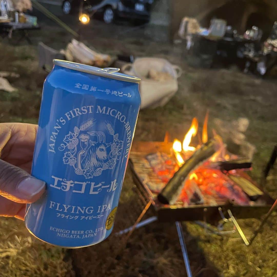 諸岡なほ子さんのインスタグラム写真 - (諸岡なほ子Instagram)「エチゴビールやっぱりおいしいわぁ。IPA、すごくいい香りと爽やかな苦味。テント設営の疲れも吹き飛ぶ！リフレッシュ感あるなー。というわけで、昨日もキャンプしてきました。アイラブ千葉。アイラブエチゴビール。 #エチゴビール #flyingipa #千葉」11月15日 19時55分 - morookanahoko