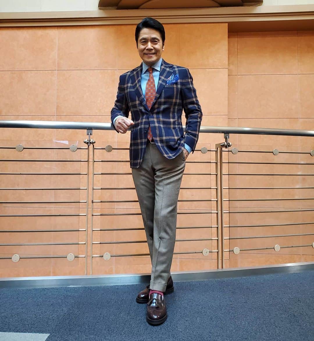 峰竜太のインスタグラム：「#アッコにおまかせ❗ #jacket#depetrillo #shirt# doone# tie#liverano_liverano#pants#vigano#shoes#brunellocucinelli」
