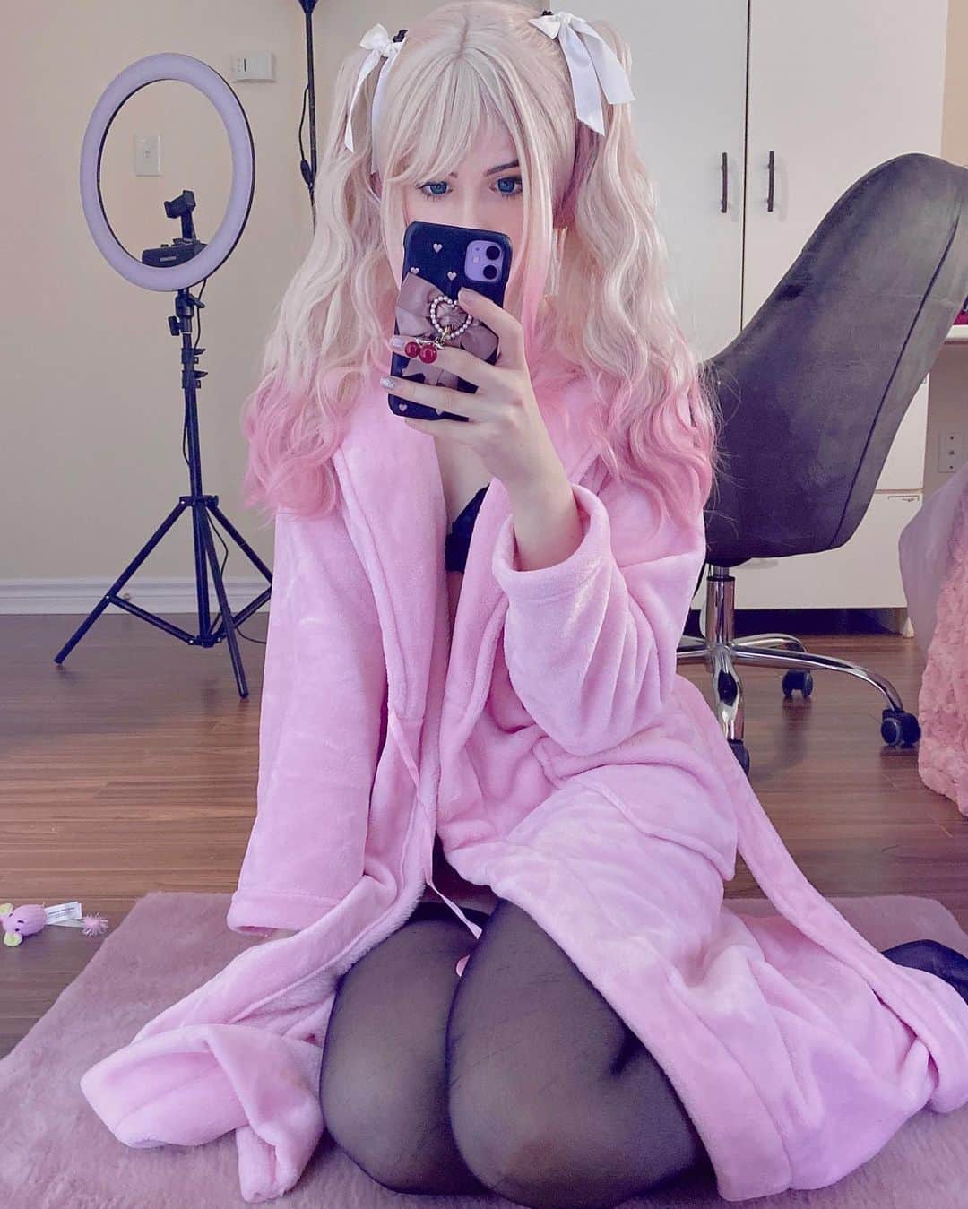 Hirari Ann（ヒラリー アン）のインスタグラム：「I am a princess trapped alone in a castle. Pls save me uwu 💕 #hirariannn」