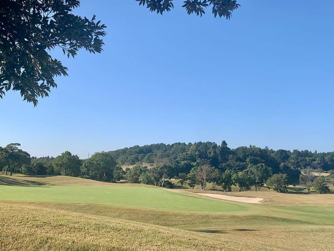 黒川彩奈さんのインスタグラム写真 - (黒川彩奈Instagram)「・ ・ 昨日は久しぶりのゴルフ⛳️ 快晴で風もなく暖かくて 本当に楽しかった☺️🤍 ベストスコア更新できたし ドライバーが200ヤード近く 更に飛ぶようになって 絶好調でした〜✨ ・ #ゴルフ#ゴルフ女子#キャロウェイ  #ドライバー#ベストスコア#更新」11月15日 11時38分 - ayn.o_99