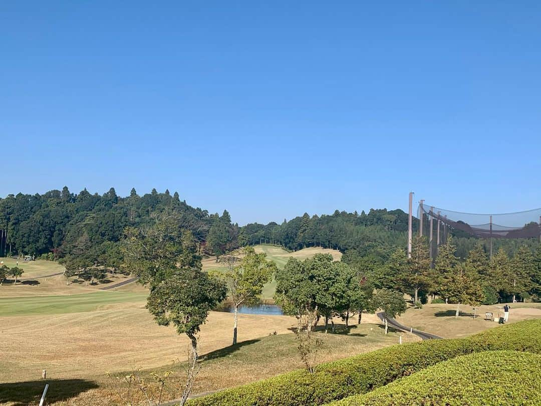 黒川彩奈さんのインスタグラム写真 - (黒川彩奈Instagram)「・ ・ 昨日は久しぶりのゴルフ⛳️ 快晴で風もなく暖かくて 本当に楽しかった☺️🤍 ベストスコア更新できたし ドライバーが200ヤード近く 更に飛ぶようになって 絶好調でした〜✨ ・ #ゴルフ#ゴルフ女子#キャロウェイ  #ドライバー#ベストスコア#更新」11月15日 11時38分 - ayn.o_99