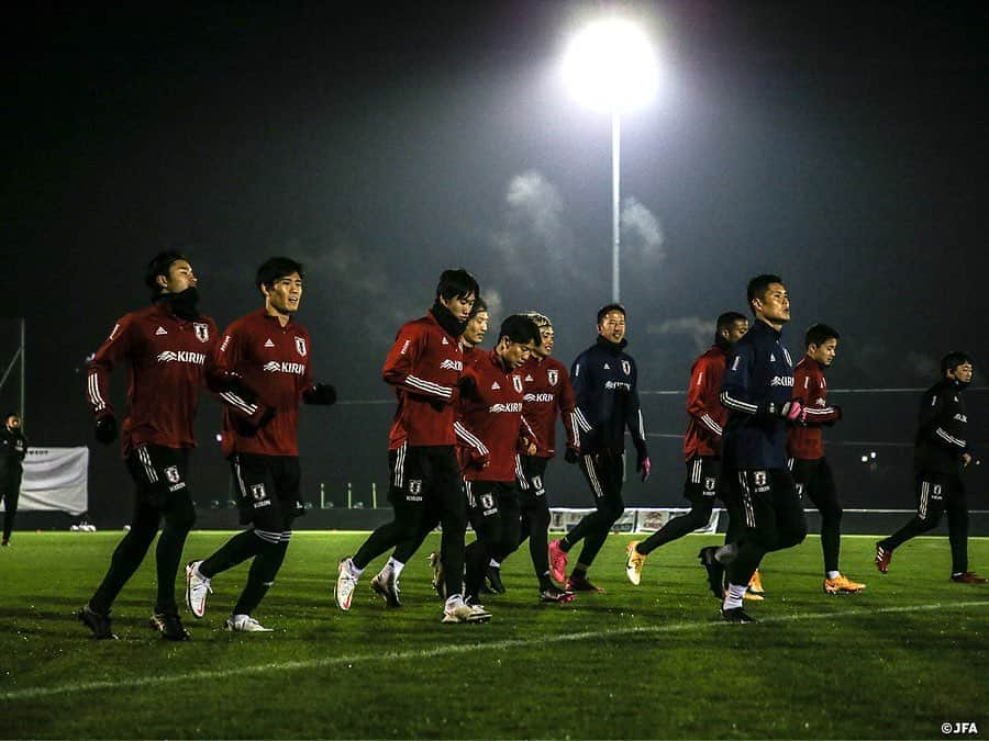 日本サッカー協会さんのインスタグラム写真 - (日本サッカー協会Instagram)「【2020.11.14 Training①📸】  11月の代表活動の初戦、パナマ代表との一戦を南野拓実選手のゴールで1-0と勝利したSAMURAI BLUEは一夜明けた14日(土)から、メキシコ代表との試合に向けた準備に入りました。  パナマ代表との一戦に先発出場した11選手と後半開始から出場した遠藤航選手は疲労回復に努めるため、ホテル内の施設を使ってのトレーニングを実施。残りの11選手がピッチでのトレーニングに臨みました。  ⌚11/18(水)5:00KO ※日本時間 🆚メキシコ🇲🇽 📺NHK BS1 ✅チームに密着した映像 #TeamCam は公式YouTubeチャンネル #JFATV で配信中📹  #daihyo #jfa #新しい景色を2022」11月15日 11時31分 - japanfootballassociation