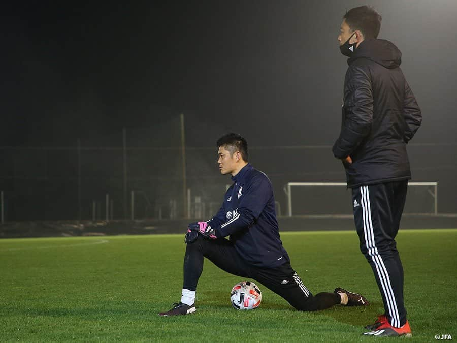 日本サッカー協会さんのインスタグラム写真 - (日本サッカー協会Instagram)「【2020.11.14 Training①📸】  11月の代表活動の初戦、パナマ代表との一戦を南野拓実選手のゴールで1-0と勝利したSAMURAI BLUEは一夜明けた14日(土)から、メキシコ代表との試合に向けた準備に入りました。  パナマ代表との一戦に先発出場した11選手と後半開始から出場した遠藤航選手は疲労回復に努めるため、ホテル内の施設を使ってのトレーニングを実施。残りの11選手がピッチでのトレーニングに臨みました。  ⌚11/18(水)5:00KO ※日本時間 🆚メキシコ🇲🇽 📺NHK BS1 ✅チームに密着した映像 #TeamCam は公式YouTubeチャンネル #JFATV で配信中📹  #daihyo #jfa #新しい景色を2022」11月15日 11時31分 - japanfootballassociation