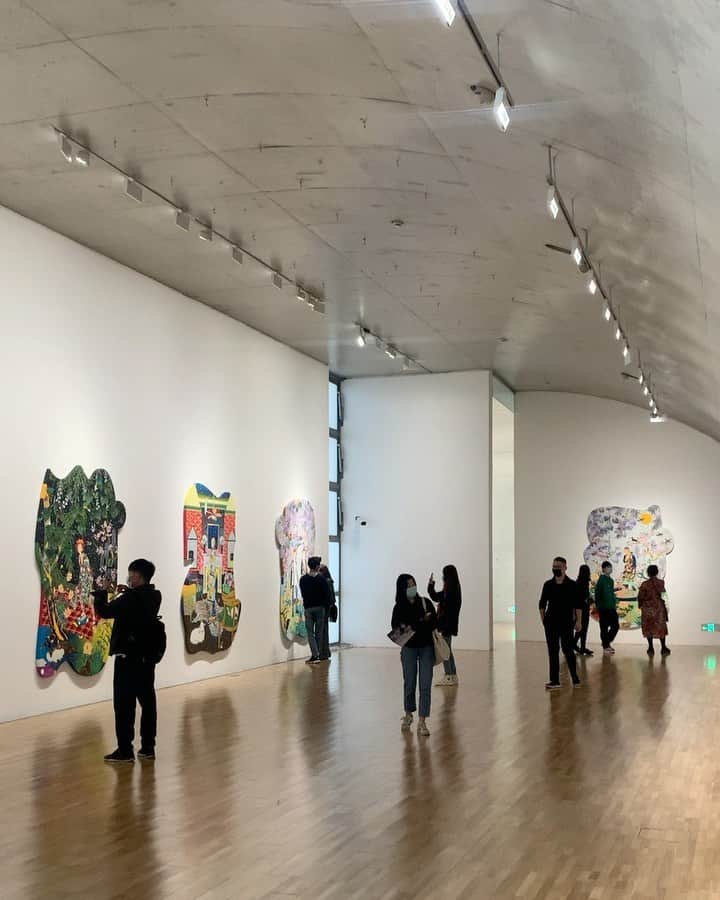 松山智一のインスタグラム：「Sunday vibes @thelongmuseum 週末の美術館　#thelongmuseum #龍美術館」