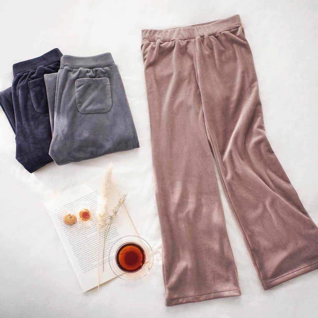 ユニクロさんのインスタグラム写真 - (ユニクロInstagram)「Turn your lounging-at-home style up a notch with our velvety & lustrous Ultra Stretch wide-legged pants. #UNIQLO #LifeWear #loungewear」11月15日 11時57分 - uniqlo