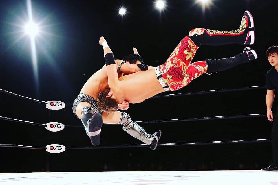 のインスタグラム：「昨日は浜松大会 ご来場ありがとうございました！ メインの10人タッグでチームの勝利  帰ってシャワー浴びたら額が染みる…… この痣はきっとDDTかガンパタだな、、 #noah_ghc」