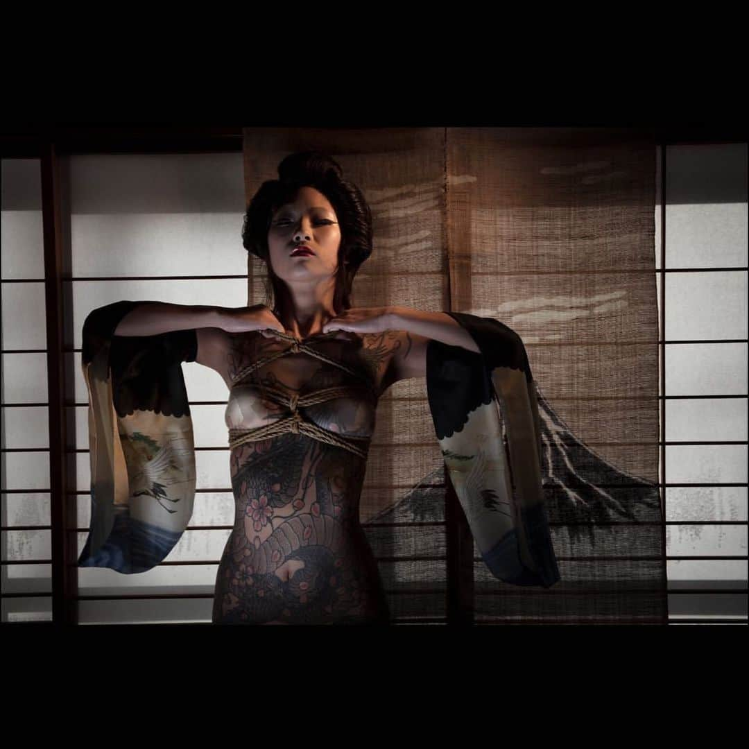 松田ゆう姫さんのインスタグラム写真 - (松田ゆう姫Instagram)「Tattoo  Photographer @formento2  Rope @_evilthell_   #撮影 #緊縛 #縛り #ロープ #フェチ #着物 #富士 #ポートレート #ファインダー越しの私の世界 #被写体 #モデル #タトゥー #游姫 #shoot #shooting #photography #tattoo #tattoomodel #tattoogirl #model #japanesetattoo #japanesegirl #ropeart #kinbaku #fetisch #artwork #kimono #fuji」11月15日 11時57分 - yu________k1