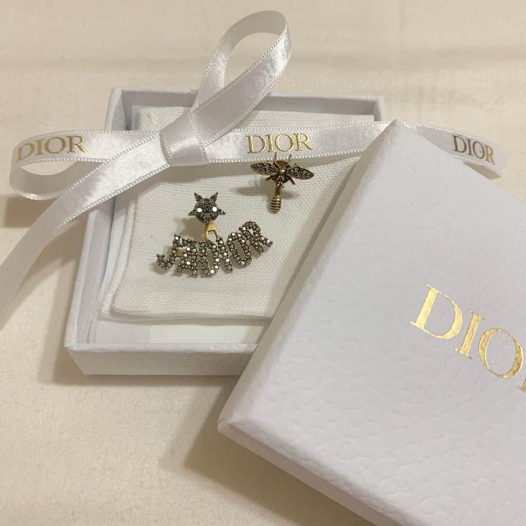 fuukaのインスタグラム：「. DIORのピアス🐝💕 . . #dior #dioraccessories #ディオール #ディオールピアス #アクセサリー #ピアス #ファッションジュエリー」